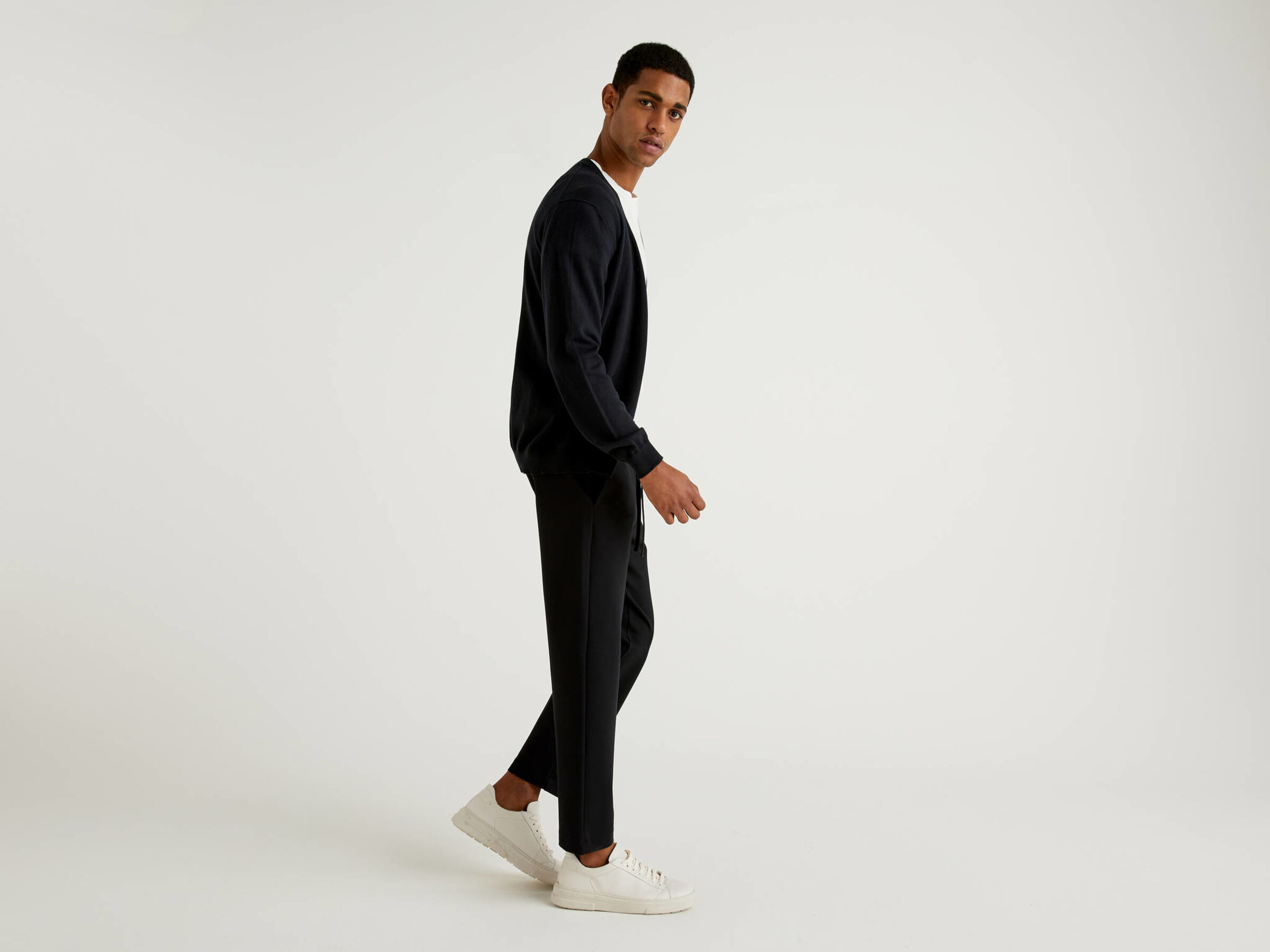 Trousers with drawstring Men image number 3